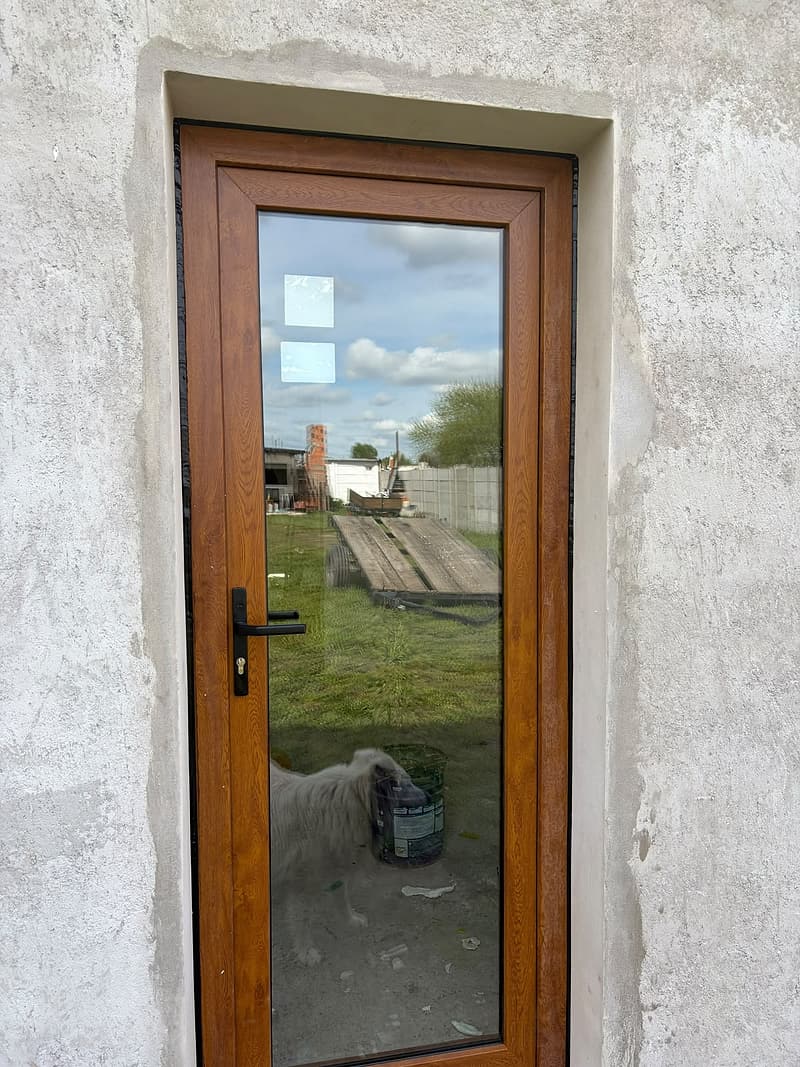 Puerta vidriada símil madera